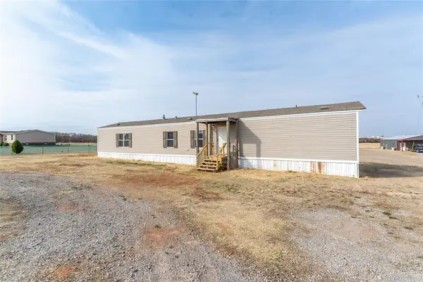 2439 Beverly Lane, Clinton, OK 73601