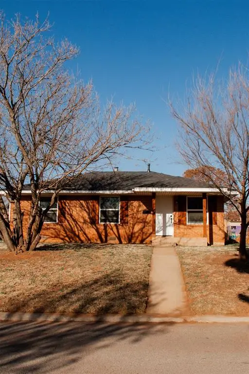 700 Santa Fe Street, Clinton, OK 73601 - #1