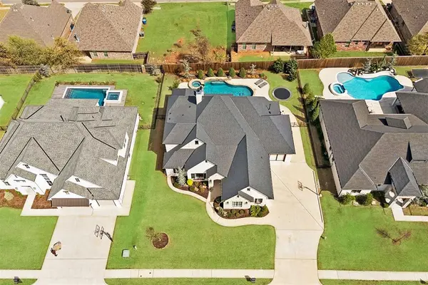 2800 Sandstone Ridge, Edmond, OK 73034