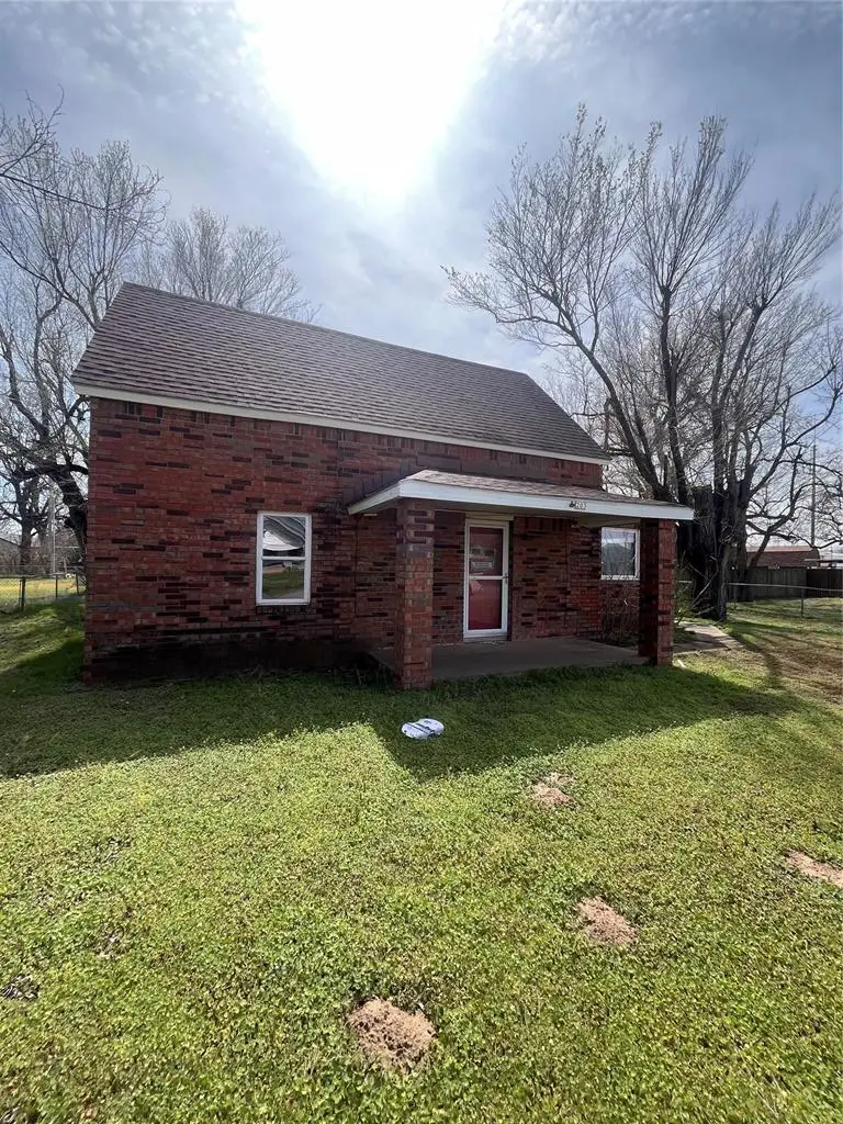 203 E Washington, Crescent, OK 73028 - #2