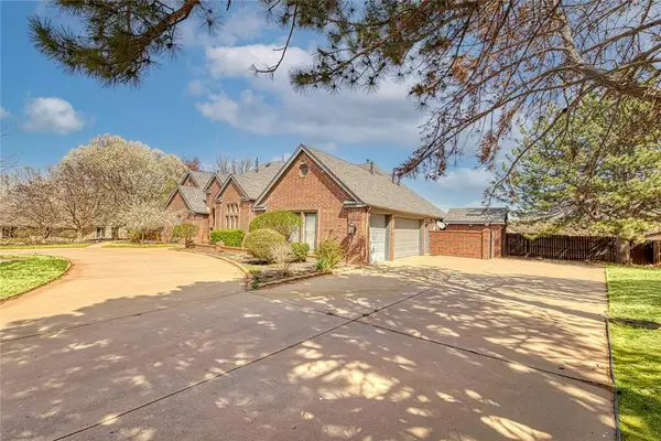 2422 Sunset Drive, Clinton, OK 73601