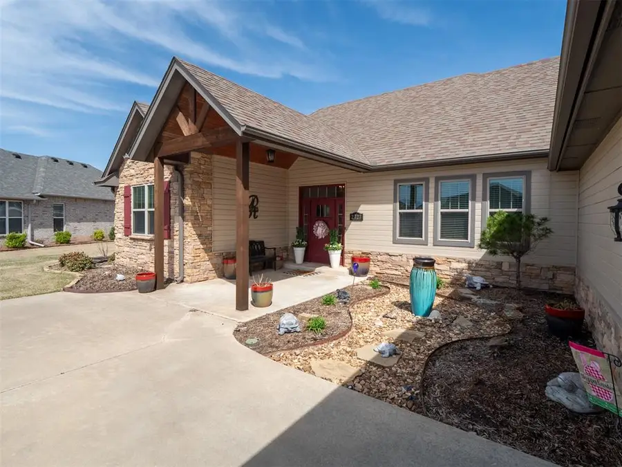 2727 Woodlawn Court, Shawnee, OK 74804 - #2