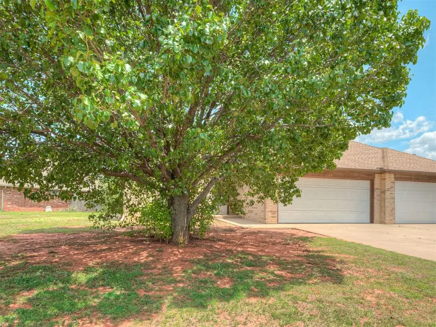 2709 Silvertree Drive, Oklahoma City, OK 73120 - #3