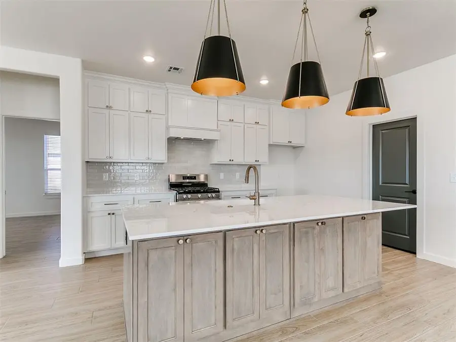 7701 Three Woods Lane, Yukon, OK 73099 - #2