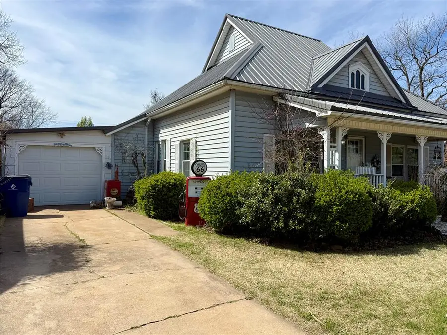 1008 S 6th Street, Chickasha, OK 73018 - #2