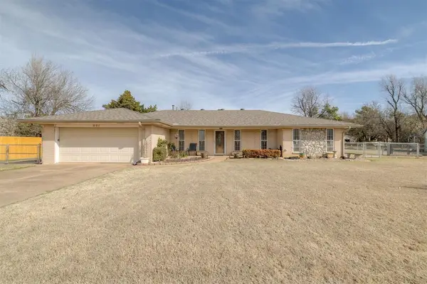 941 NW 32nd Streets, Moore, OK 73160