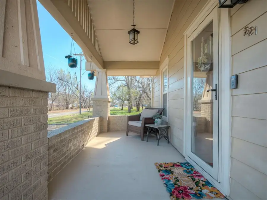 221 E Van Buren Street, Crescent, OK 73028 - #2