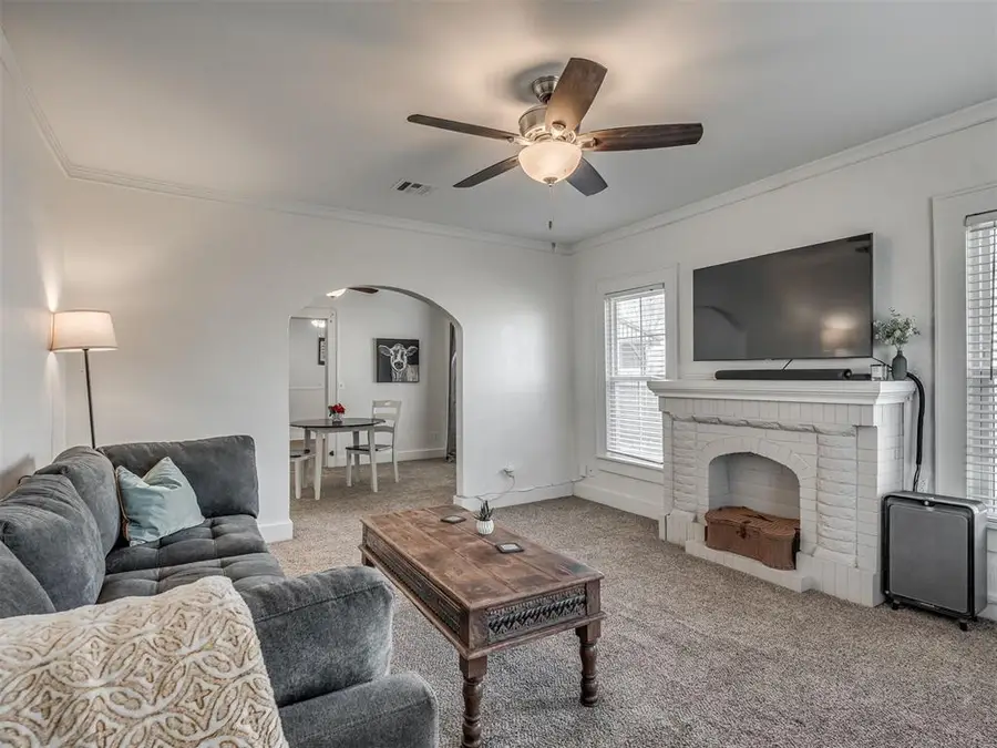 221 E Van Buren Street, Crescent, OK 73028 - #3