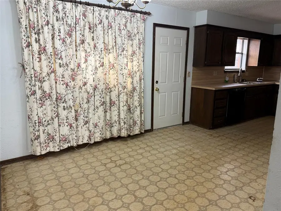 1101 S Bouziden Drive, Moore, OK 73160 - #2