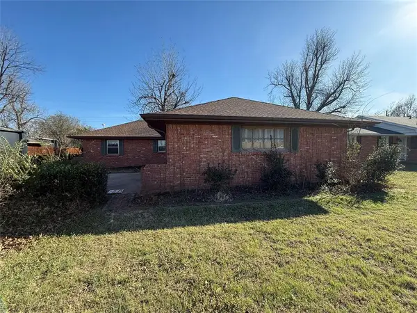 3004 Lakeside Drive, The Village, OK 73120