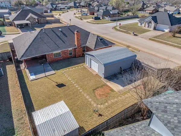 1401 N Park Place, Moore, OK 73160