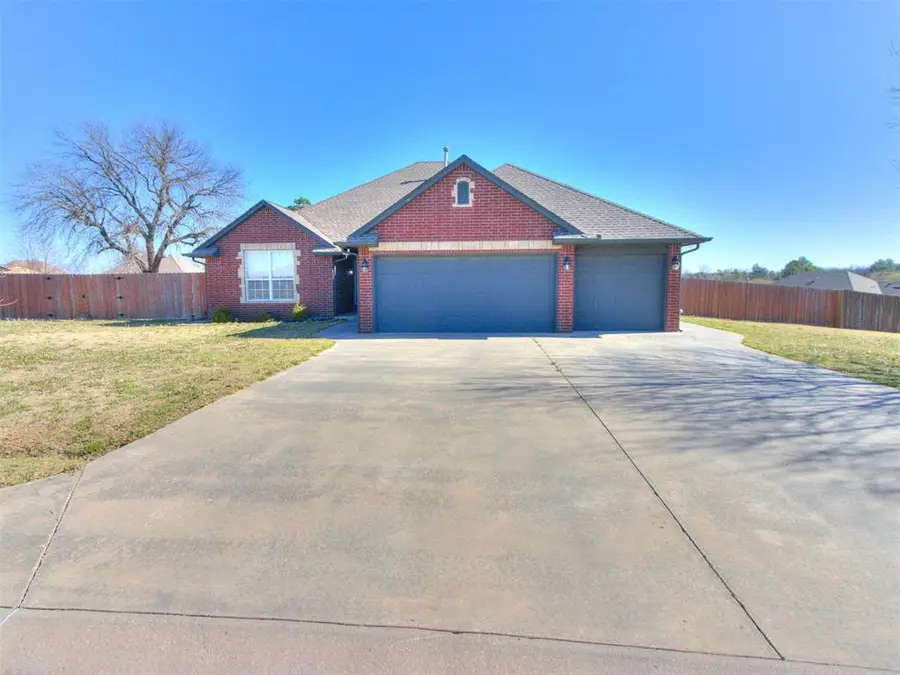 298 Hillside Drive, Harrah, OK 73045 - #2