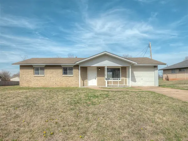2401 Piccadilly Circle, Moore, OK 73160