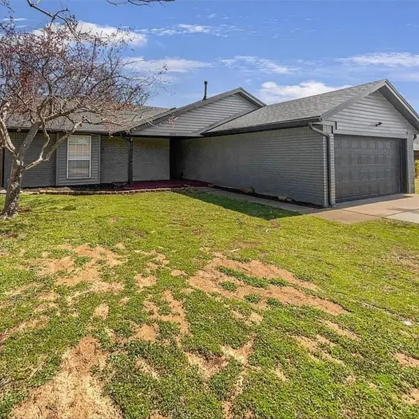 1004 S Neptune Road, Edmond, OK 73003