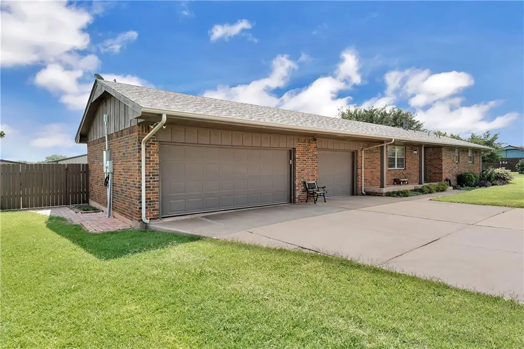 1912 N Watts #1912, Sayre, OK 73662 - #1
