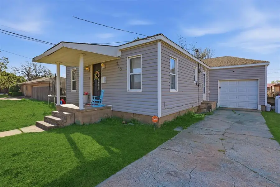 316 W 6th Street, Cordell, OK 73632 - #2
