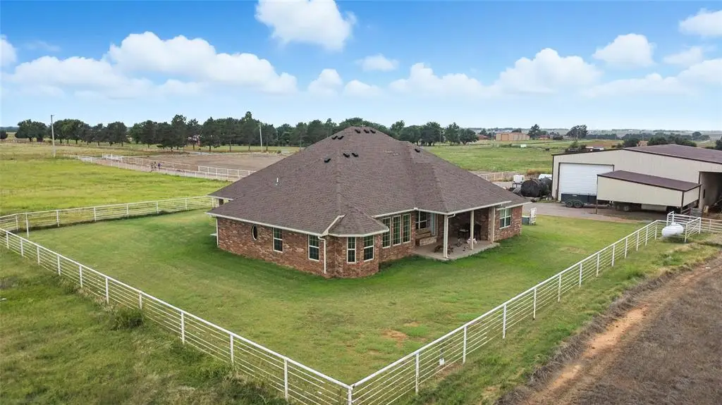 21321 E 1290 Road, Sentinel, OK 73664 - #1