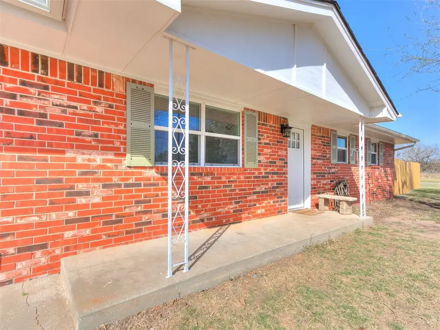 121 W Fourth Street, Union City, OK 73090 - #2