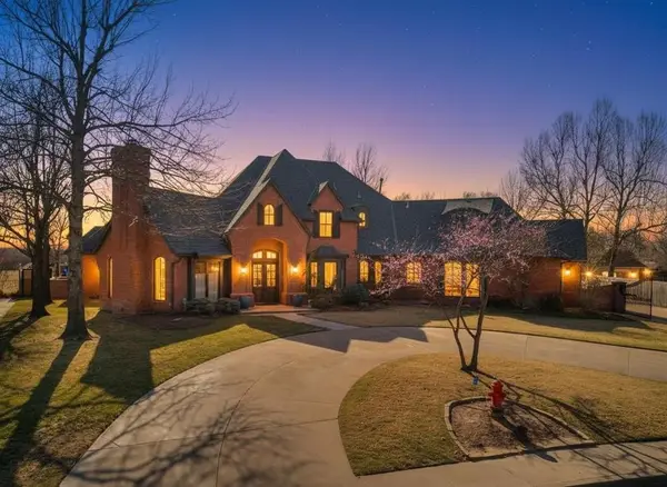 6013 Laquinta Drive, Edmond, OK 73025