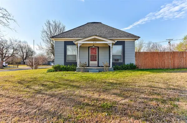 818 E Watts Street, El Reno, OK 73036