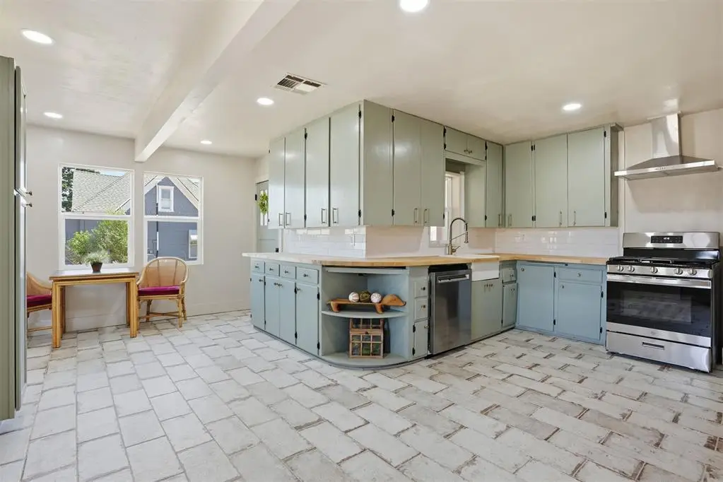 1107 W 2nd Street, Elk City, OK 73644 - #1