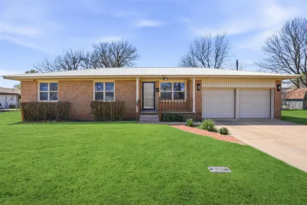 1905 N Oregon Street, Mangum, OK 73554