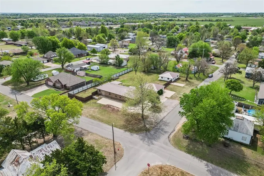 102 SE 1st Street, Tuttle, OK 73089 - #2