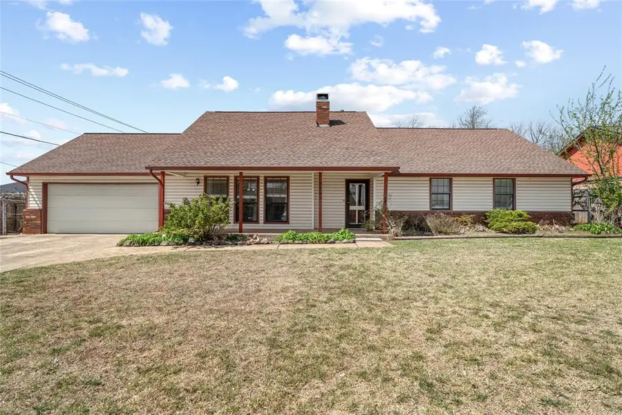2109 N Lincoln Avenue, Moore, OK 73160 - #3