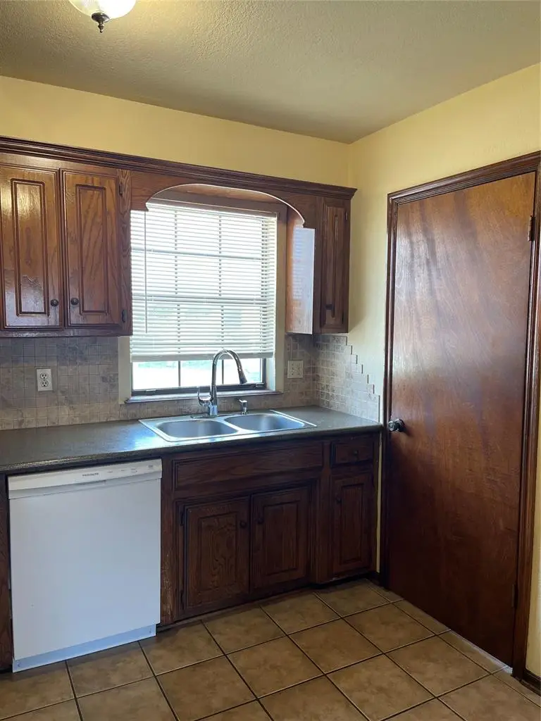 9120 Knottingham, Midwest City, OK 73130 - #2