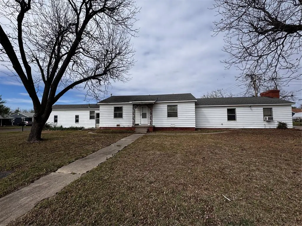 201 E Ercoupe Drive, Midwest City, OK 73110 - #1