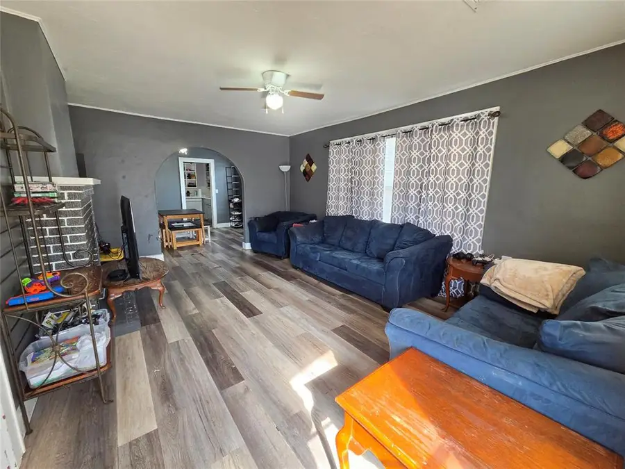 906 S Rock Island Avenue, El Reno, OK 73036 - #3