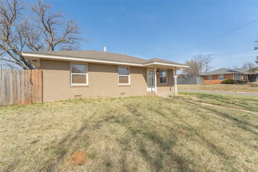 712 Santa Fe Drive, Clinton, OK 73601 - #3