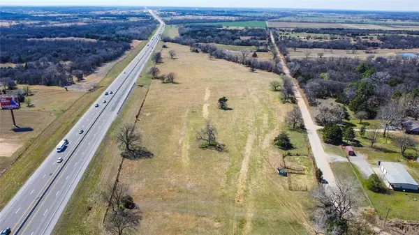 E Commercial Street, Chandler, OK 74834