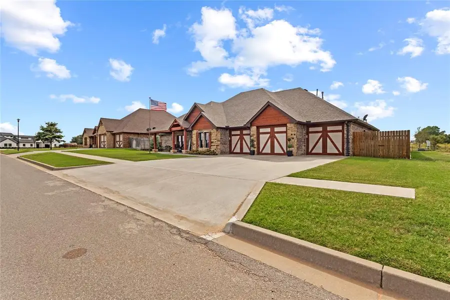 3401 Hogan Drive, Weatherford, OK 73096 - #3