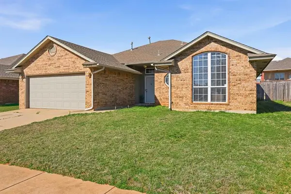 9305 E Crooked Creek Lane, Moore, OK 73160