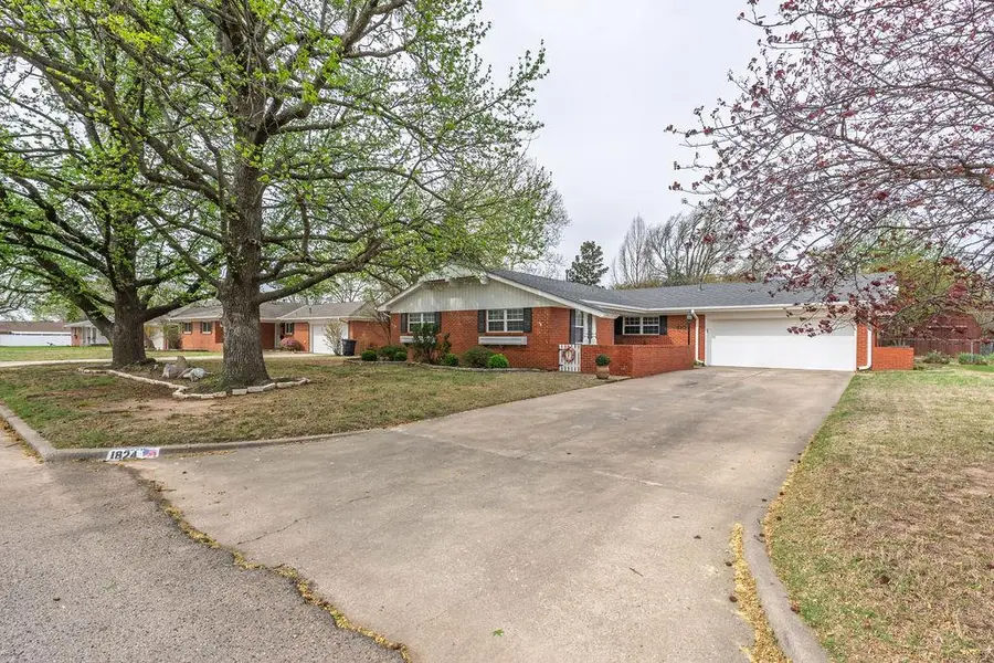 1824 N Minnesota Avenue, Shawnee, OK 74804 - #2