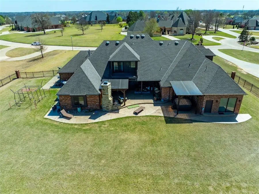 1304 Inverness Circle, Shawnee, OK 74801 - #3