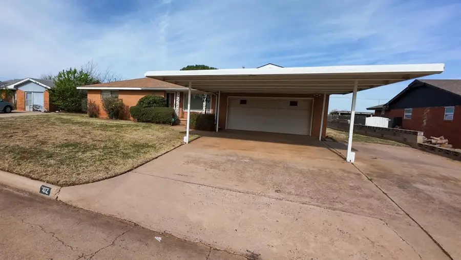 412 S 25th Street, Clinton, OK 73601 - #3