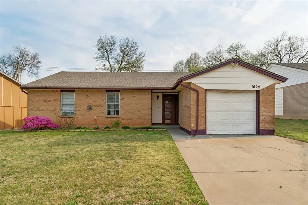 1624 NE 4th Street, Moore, OK 73160 - #1