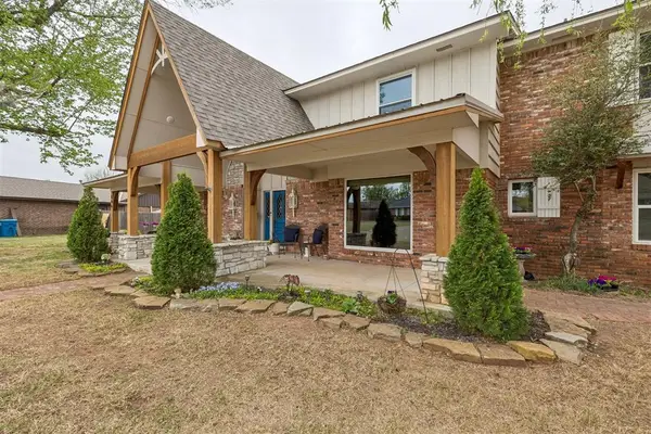 806 Glenmanor Drive, Midwest City, OK 73110