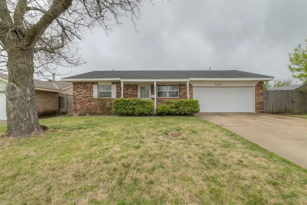 200 E Beech Avenue, Yukon, OK 73099 - #1