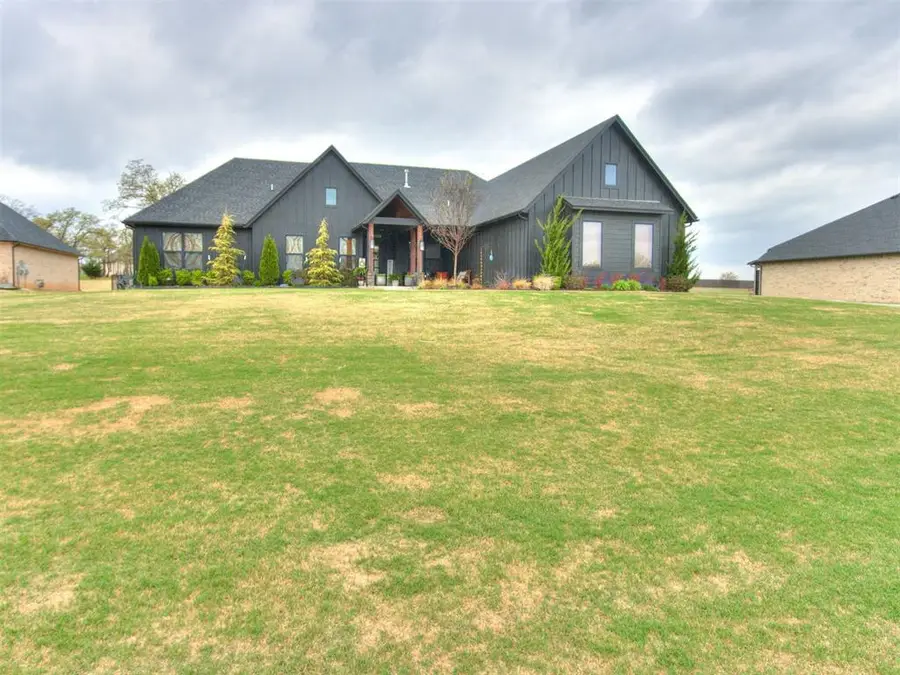 53 N Oaks Road, Harrah, OK 73045 - #2