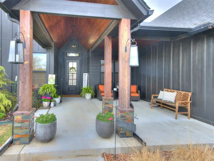 53 N Oaks Road, Harrah, OK 73045 - #3