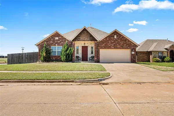833 Glenwood, Moore, OK 73160