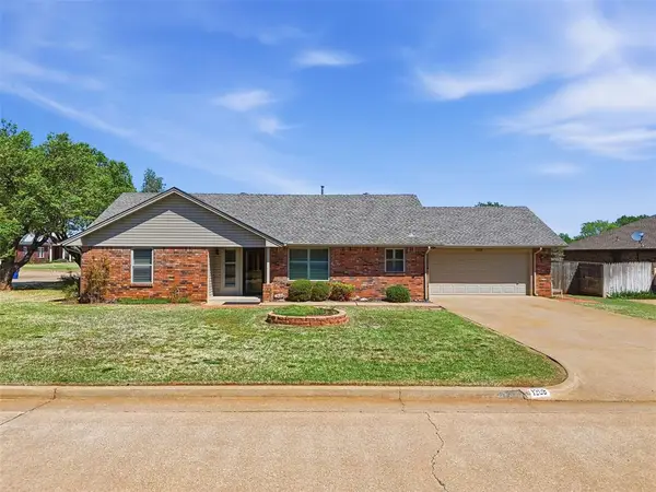 1208 Francis Lane, Kingfisher, OK 73750