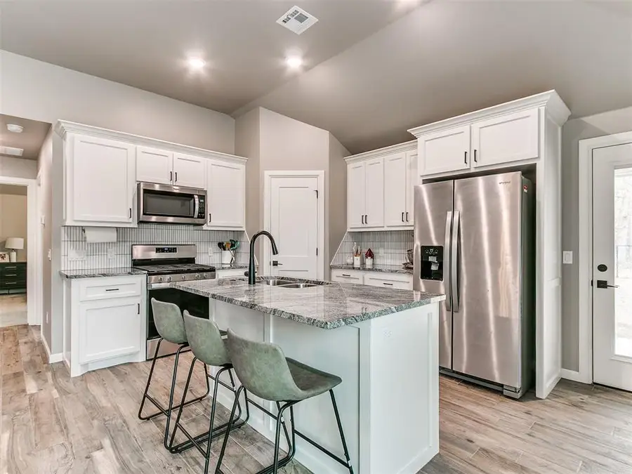 792 Harrison Street, Harrah, OK 73045 - #2