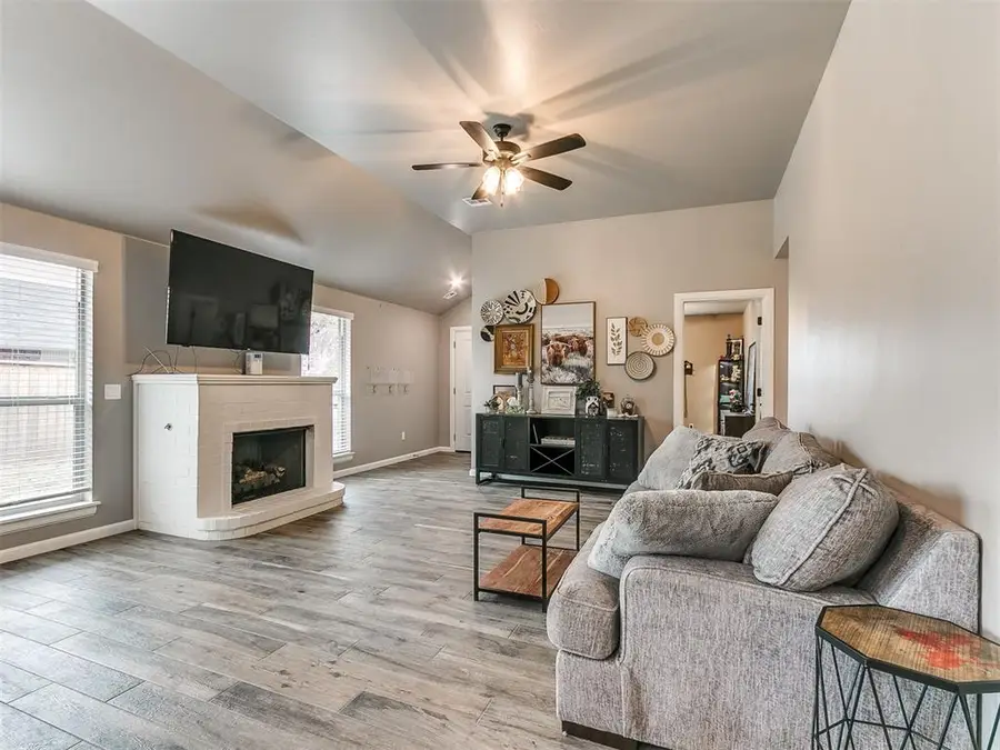 792 Harrison Street, Harrah, OK 73045 - #3