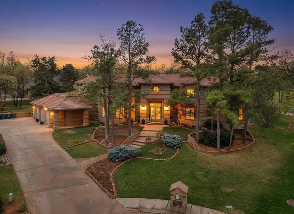 2004 Oak Valley Circle, Edmond, OK 73025