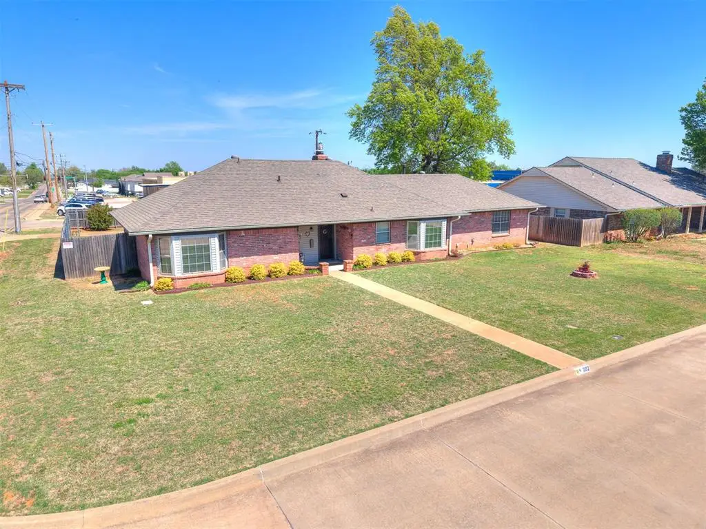 202 E Chicago Street, Shawnee, OK 74804 - #1