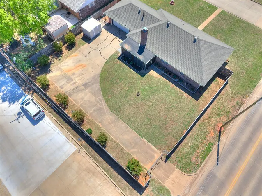 202 E Chicago Street, Shawnee, OK 74804 - #2